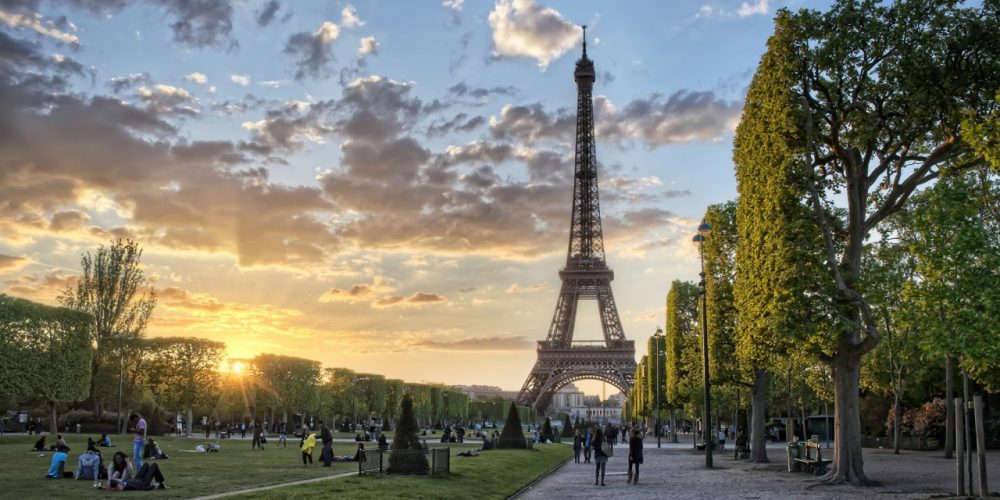 PARIZ MESTO LJUBEZNI IN DISNEYLAND